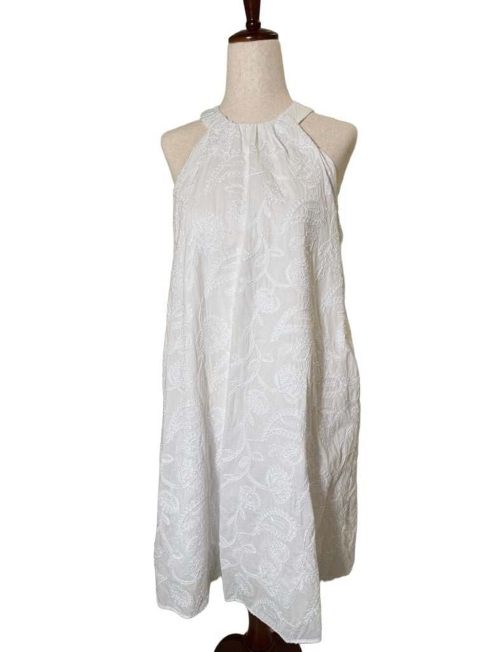 LOFT White Embroidered Floral Halter Dress Size SP
H563